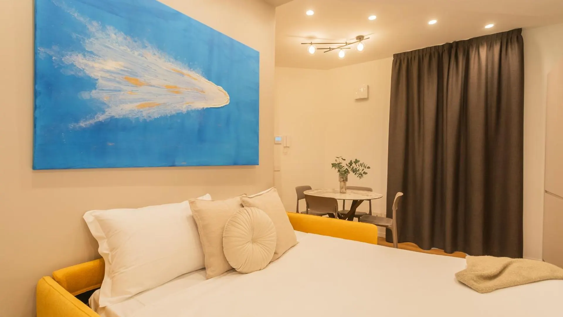 Rezia Apartments By Rent All Como